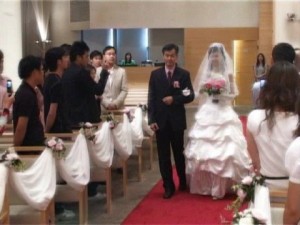 西班牙华人教会名录 教堂举行婚礼仪式